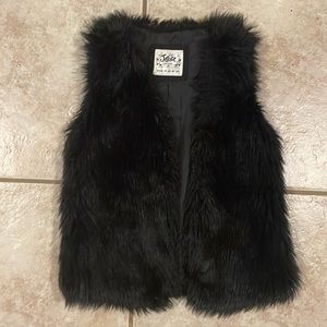 Like New Justice Black Faux Fur Vest